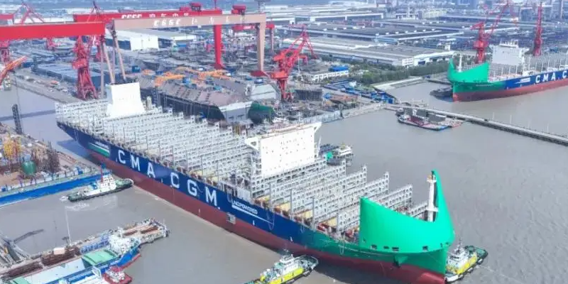 集装箱班轮公司加速布局LNG动力船